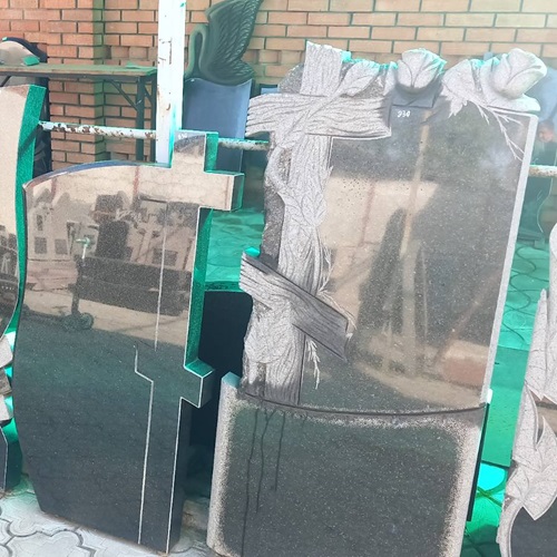 Изготавливаем и устанавливаем памятники на могилу по вашим эскизам в Приднестровье
